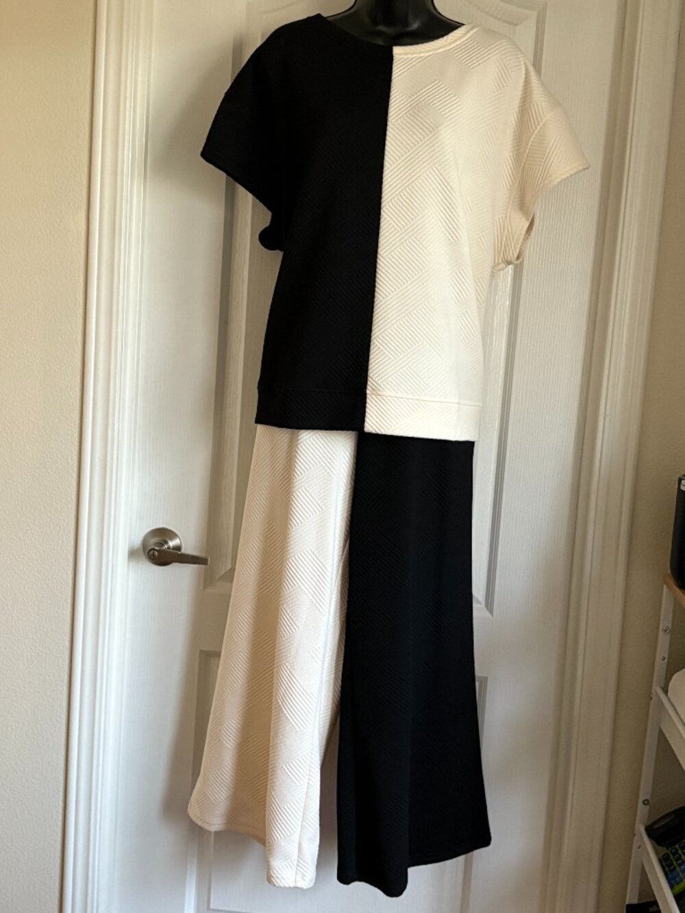 NWT See & Be Seen Selling Pants & Top as a Set, Geometric Texture, size Large